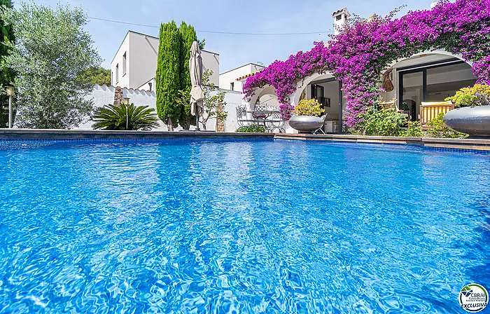 Stunning renovated house with pool in Empuriabrava