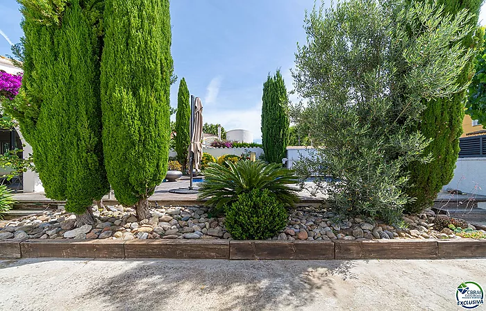Stunning renovated house with pool in Empuriabrava