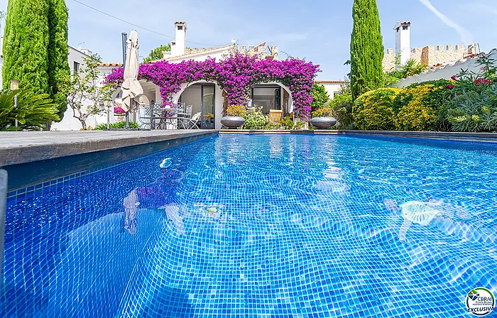Stunning renovated house with pool in Empuriabrava