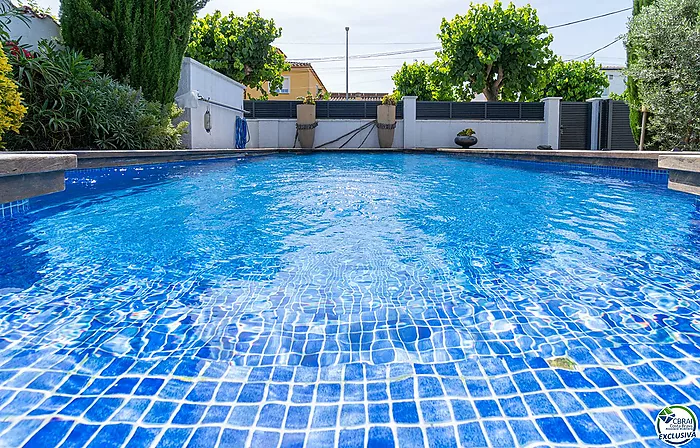 Stunning renovated house with pool in Empuriabrava