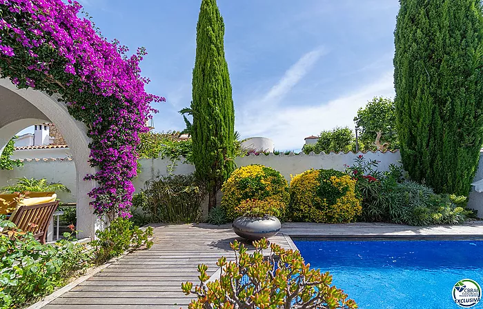 Stunning renovated house with pool in Empuriabrava