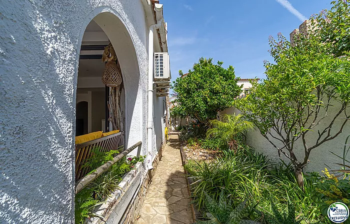 Stunning renovated house with pool in Empuriabrava