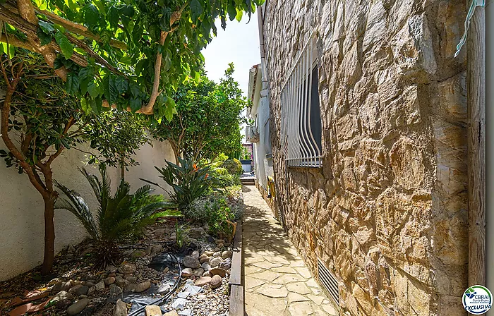 Stunning renovated house with pool in Empuriabrava