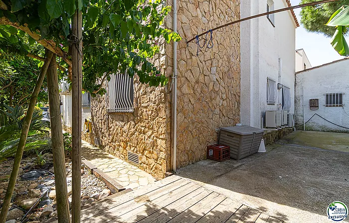 Stunning renovated house with pool in Empuriabrava