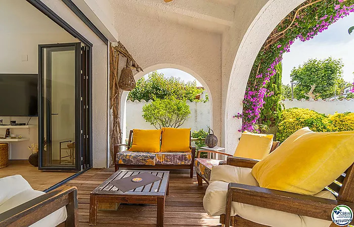 Stunning renovated house with pool in Empuriabrava