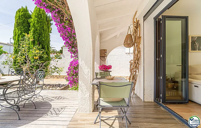 Stunning renovated house with pool in Empuriabrava