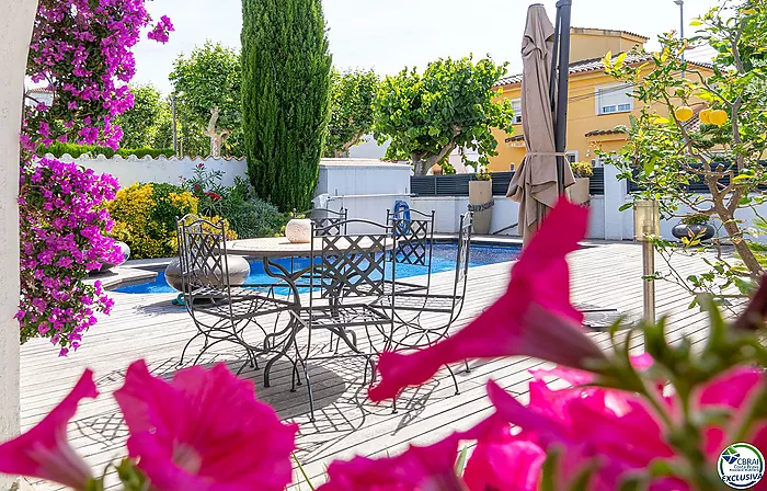 Stunning renovated house with pool in Empuriabrava