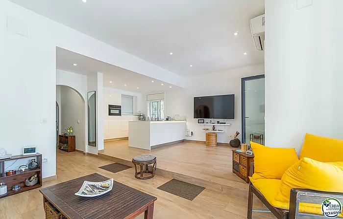 Stunning renovated house with pool in Empuriabrava