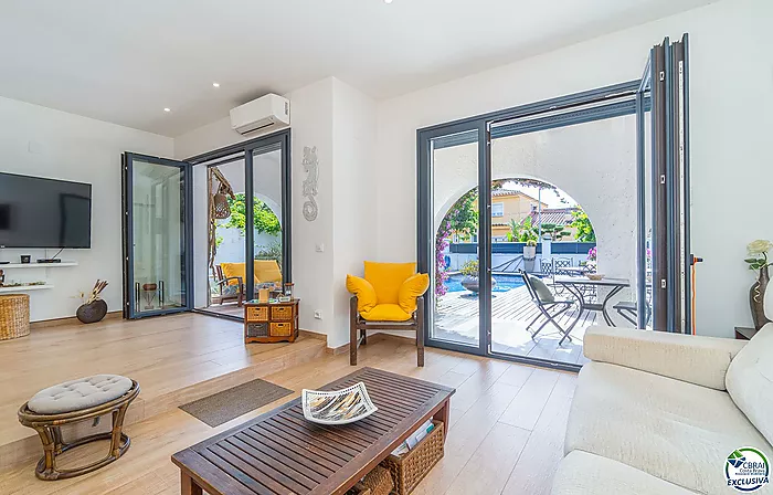 Stunning renovated house with pool in Empuriabrava