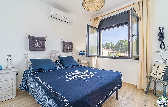 Stunning renovated house with pool in Empuriabrava