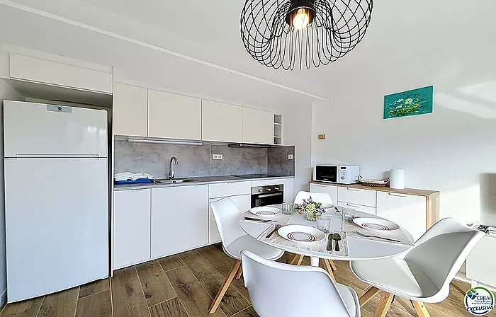 Renovated apartment with tourist license in the center of Rosas, 150m from the beach