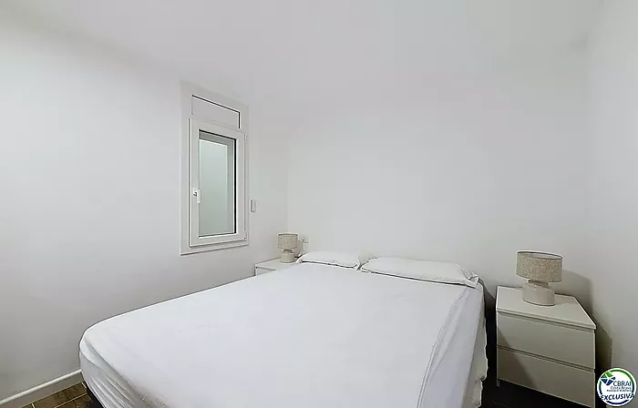Renovated apartment with tourist license in the center of Rosas, 150m from the beach