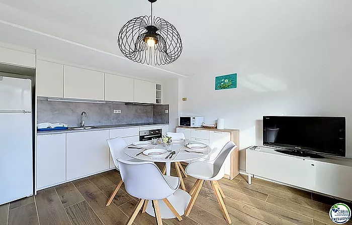 Renovated apartment with tourist license in the center of Rosas, 150m from the beach