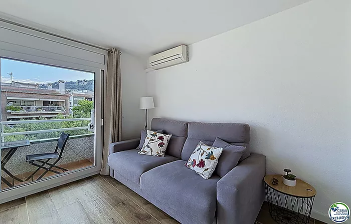 Renovated apartment with tourist license in the center of Rosas, 150m from the beach