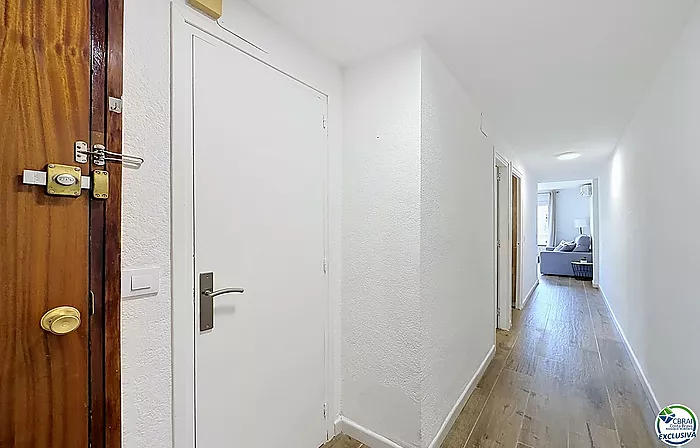 Renovated apartment with tourist license in the center of Rosas, 150m from the beach