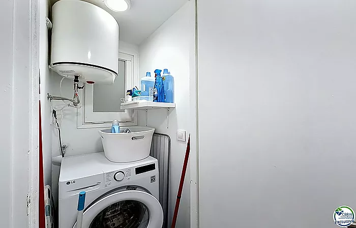 Renovated apartment with tourist license in the center of Rosas, 150m from the beach