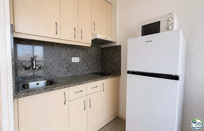 **Estudio en Delta Muga Con Licencia Turistica y Parking – Empuriabrava, con vistas despejadas**