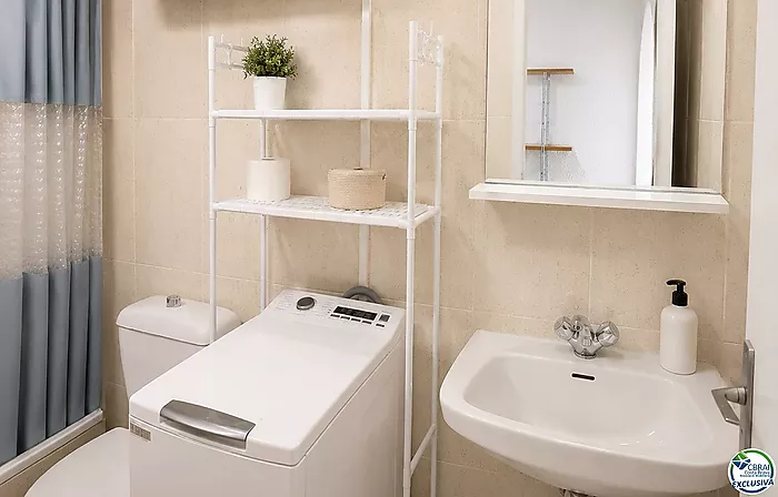 **Estudio en Delta Muga Con Licencia Turistica y Parking – Empuriabrava, con vistas despejadas**