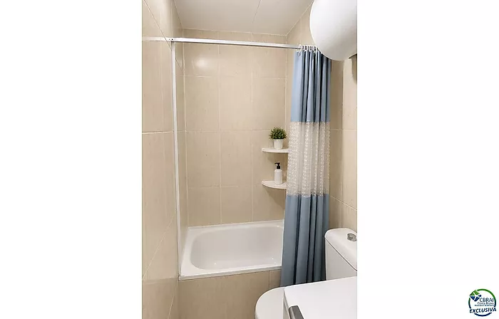 **Estudio en Delta Muga Con Licencia Turistica y Parking – Empuriabrava, con vistas despejadas**