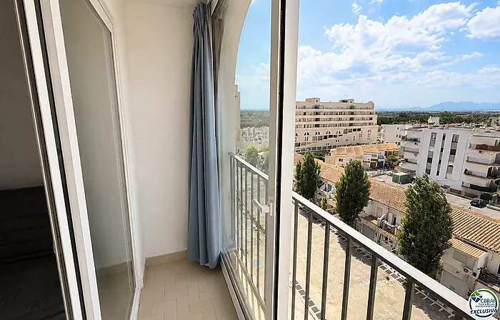 **Estudio en Delta Muga Con Licencia Turistica y Parking – Empuriabrava, con vistas despejadas**