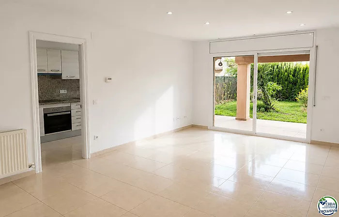 Bonita casa en la entrada de Empuriabrava