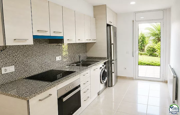Bonita casa en la entrada de Empuriabrava