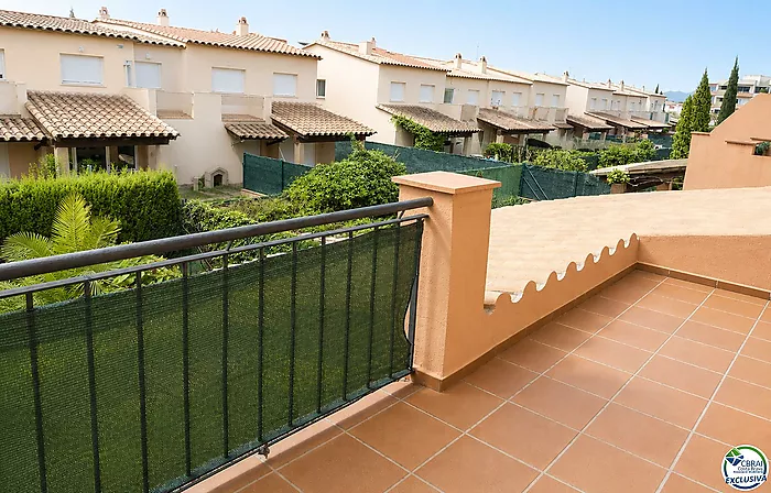 Bonita casa en la entrada de Empuriabrava