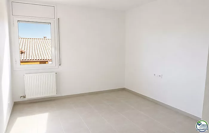 Bonita casa en la entrada de Empuriabrava