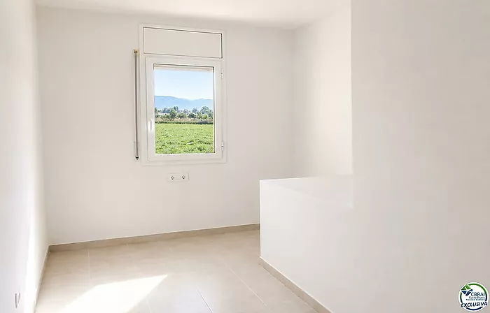 Bonita casa en la entrada de Empuriabrava