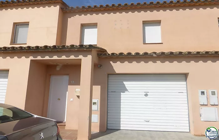 Bonita casa en la entrada de Empuriabrava