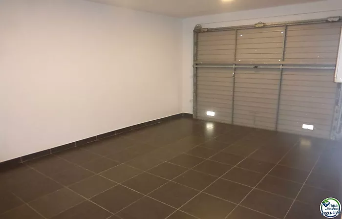 Bonita casa en la entrada de Empuriabrava