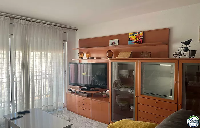 Grand appartement avec ascenseur au centre de Roses.