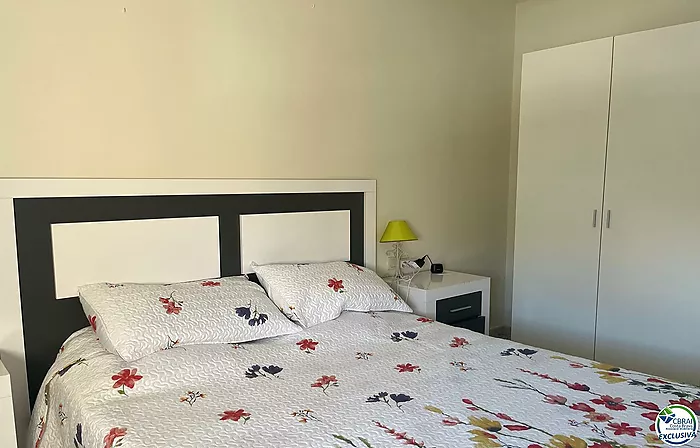 Grand appartement avec ascenseur au centre de Roses.