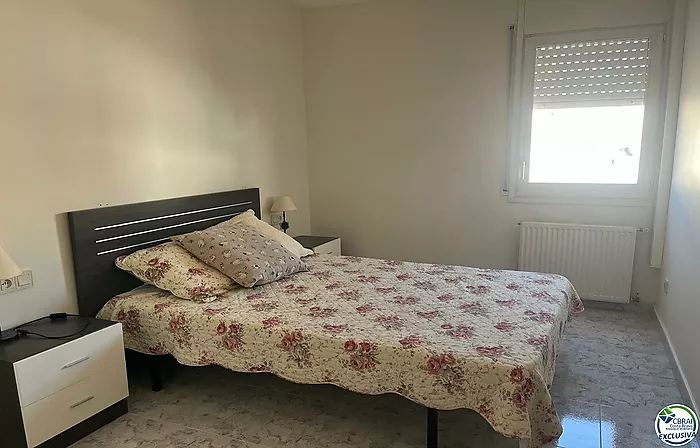 Grand appartement avec ascenseur au centre de Roses.