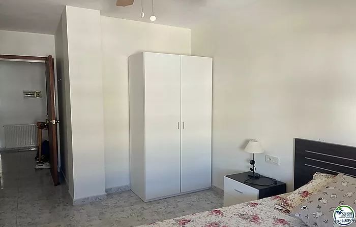 Grand appartement avec ascenseur au centre de Roses.