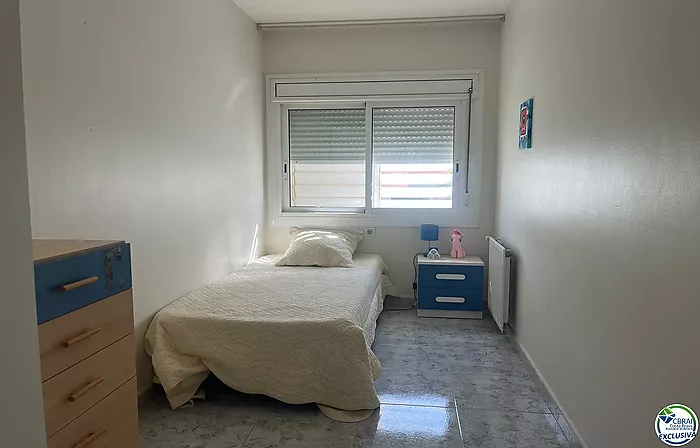Grand appartement avec ascenseur au centre de Roses.