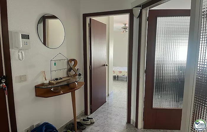 Grand appartement avec ascenseur au centre de Roses.