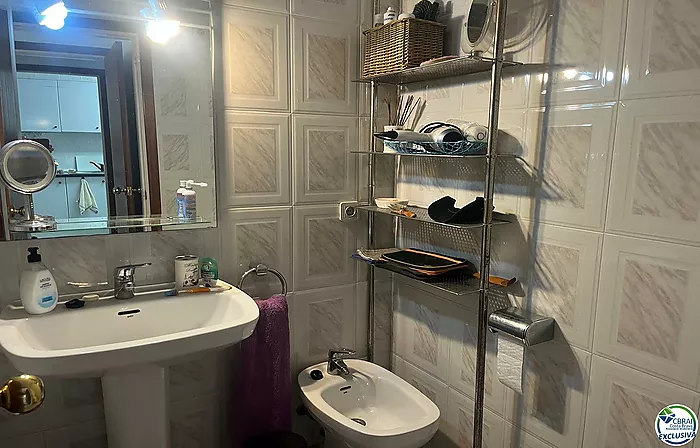 Grand appartement avec ascenseur au centre de Roses.