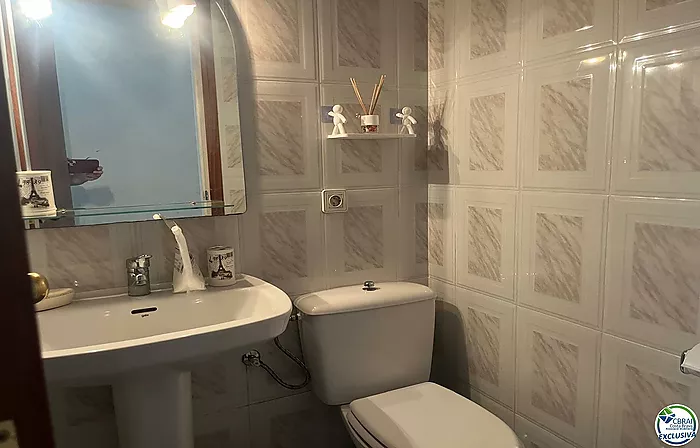 Grand appartement avec ascenseur au centre de Roses.