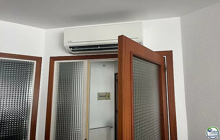 Grand appartement avec ascenseur au centre de Roses.