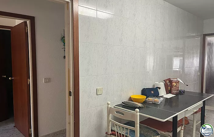 Grand appartement avec ascenseur au centre de Roses.