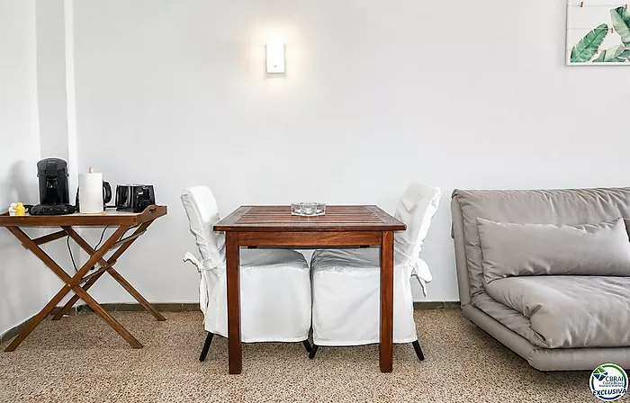 Apartment with spectacular canal views, just 3 minutes from Empuriabrava beach.