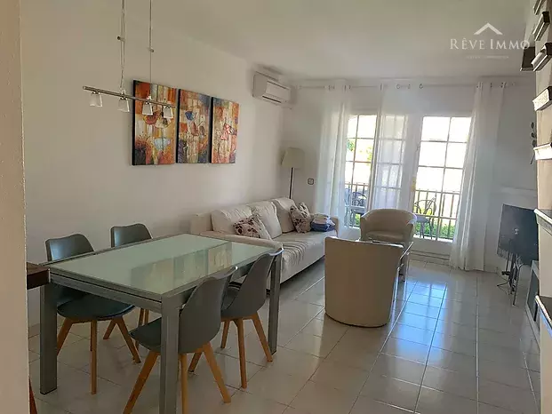 Pretty Apartment at Roses Puig Rom in an idyllic setting with a tourist license