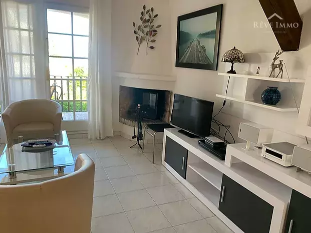 Pretty Apartment at Roses Puig Rom in an idyllic setting with a tourist license