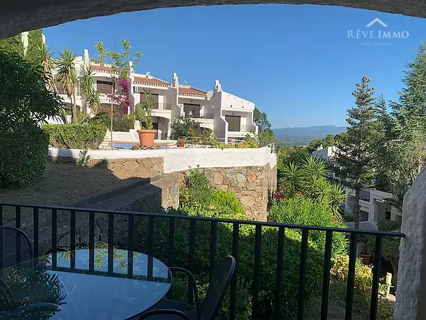 Pretty Apartment at Roses Puig Rom in an idyllic setting with a tourist license
