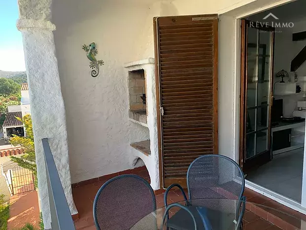 Pretty Apartment at Roses Puig Rom in an idyllic setting with a tourist license