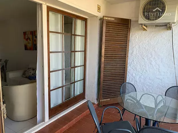 Pretty Apartment at Roses Puig Rom in an idyllic setting with a tourist license