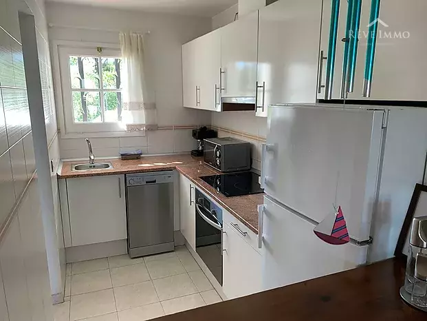 Pretty Apartment at Roses Puig Rom in an idyllic setting with a tourist license