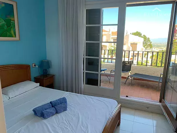 Pretty Apartment at Roses Puig Rom in an idyllic setting with a tourist license