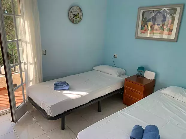 Pretty Apartment at Roses Puig Rom in an idyllic setting with a tourist license